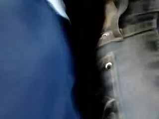 Փոքրիկ կինը ՝ Քեսսին ամաչկոտ է